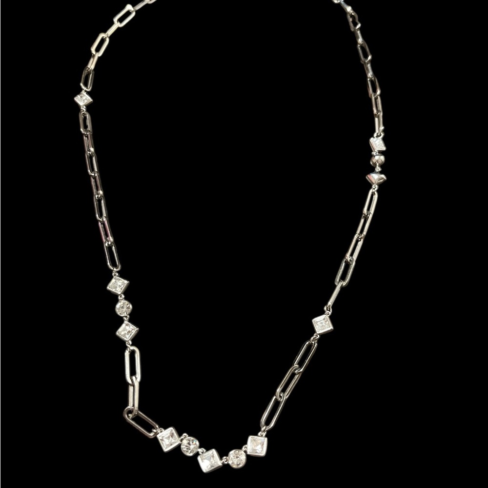 Elegant Silver Necklace with Geometric Accents Emphasis Collection 800mm